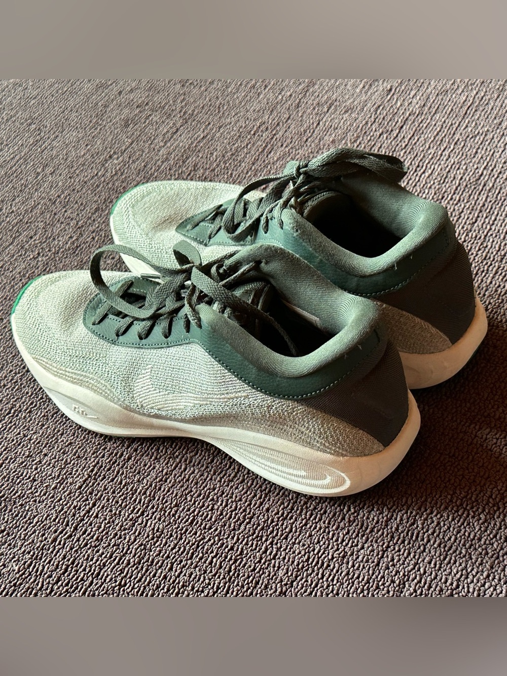 Nike Giannis FlyEase Low Top Lace-Up Athletic Sneakers in Green/White Men 8.5